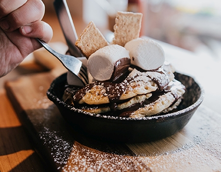 Pancakes with chocolate sauce