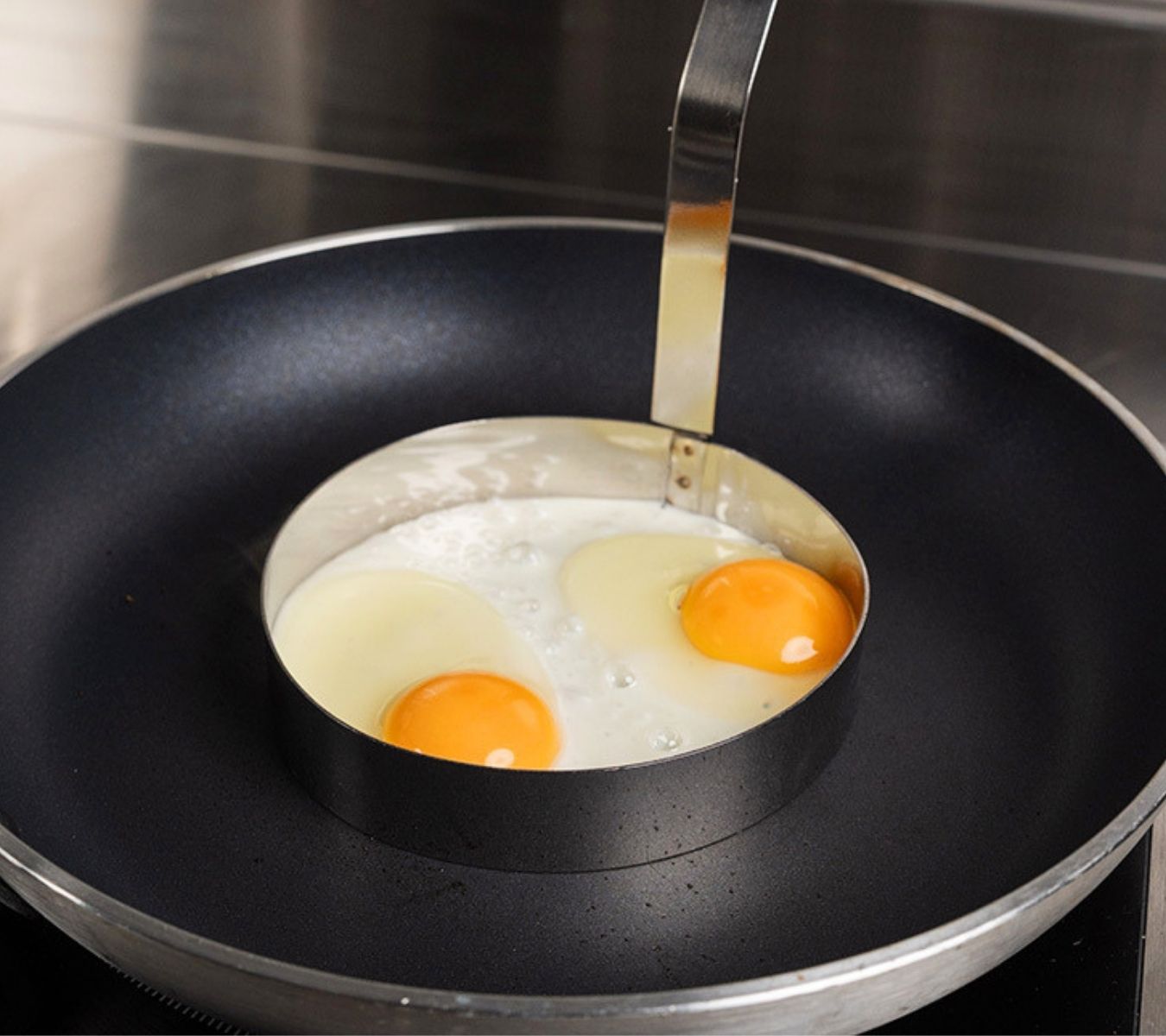 Egg cooking in an egg ring