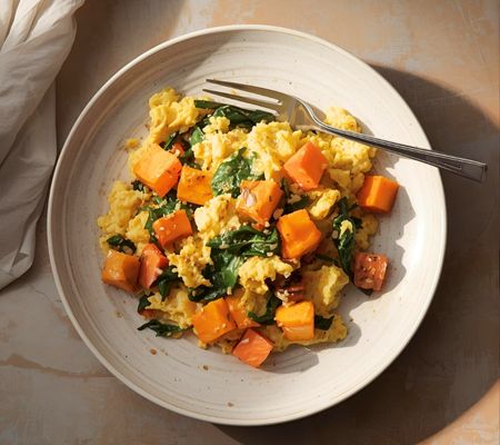 Scrambled eggs with spinach and sweet potatoe
