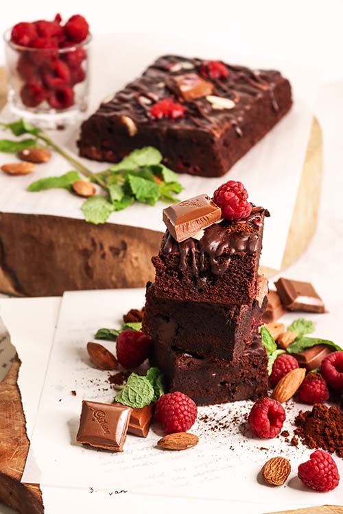 Chocolate cake and berries