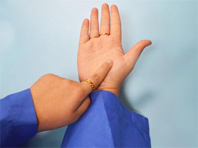 Hands in position 1 Hands in position 1