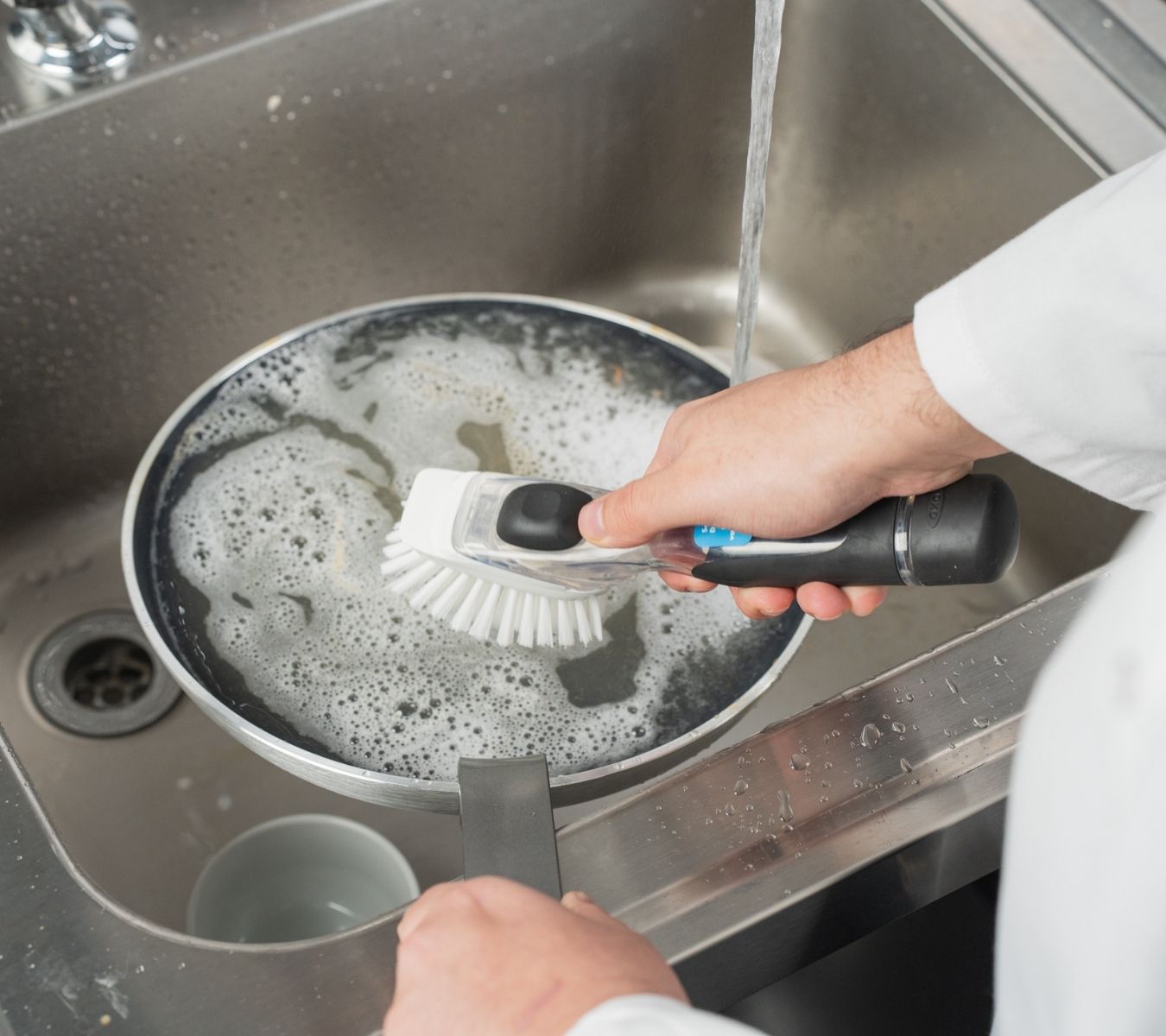 Person washing a frying pan